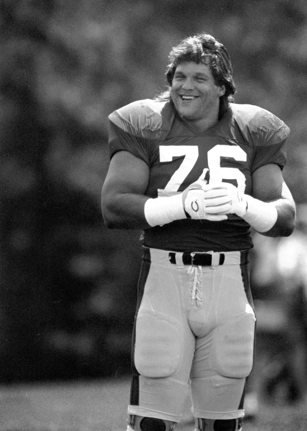 Steve McMichael (76) at Bears Camp in Lake Forest on Aug. 28, 1990. (Charles Cherney/Chicago Tribune)