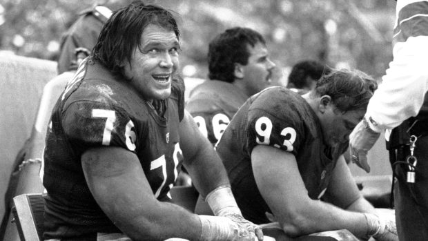 Steve McMichael enjoys a respite on the Bears bench in 1991. (Bob Fila/Chicago Tribune)