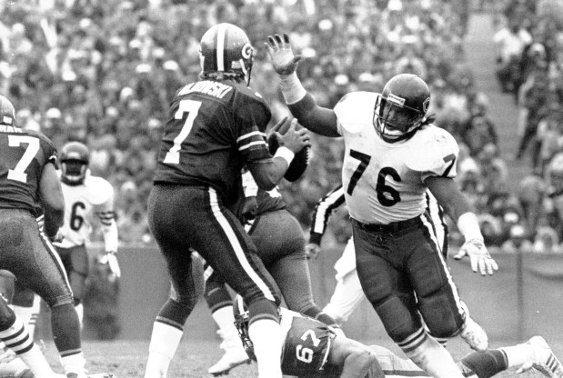 The Bears defensive tackle Steve McMichael (76) in action during the Bears vs Green Bay game in Wisconsin on Nov. 5, 1989. (Bob Langer/Chicago Tribune) 