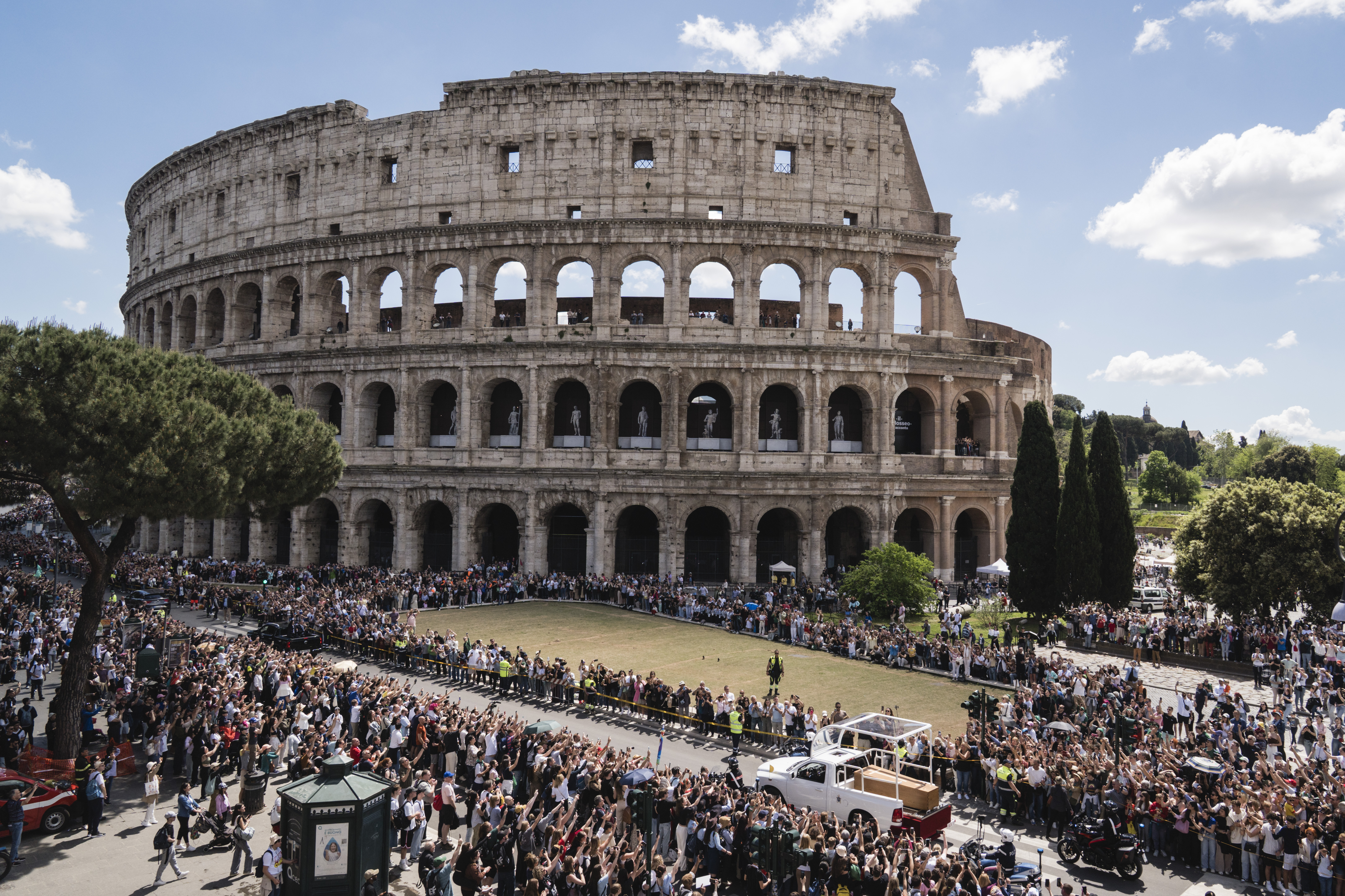 Pope Francis's funeral procession motorcade, departed from the Vatican, passes by the Colosseum in Rome on Saturday, April 26, 2025. (Gianni Cipriano/The New York Times)