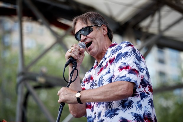 Steve McMichael performs with other members of "The Chicago 6" in Grant Park on July 25, 2019. (Armando L. Sanchez/Chicago Tribune)